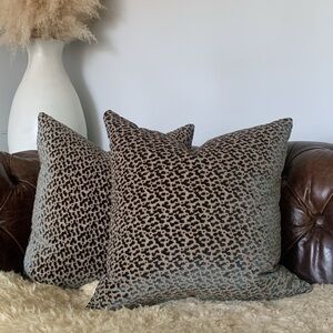 Set of 2 Leopard Print Throw Pillows velour‎ printed textured velvet down insert